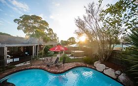 Fun Filled Renovated 80'S Gem, 400M To Beach!